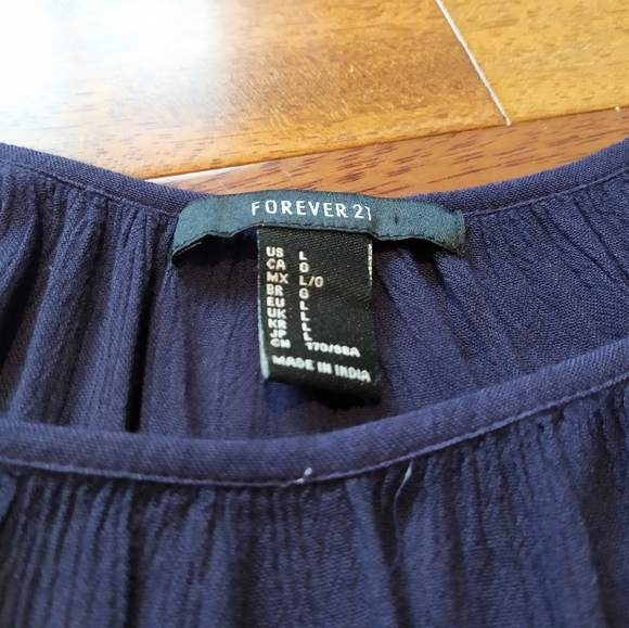 NWOT Forever 21 cold shoulder top L - Picture 2 of 4